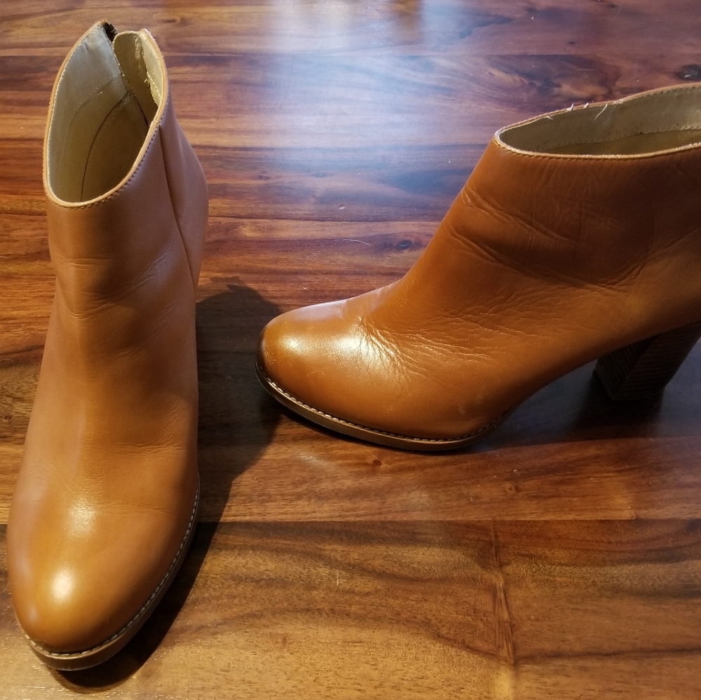 Camel colored leather ankle boots bootie